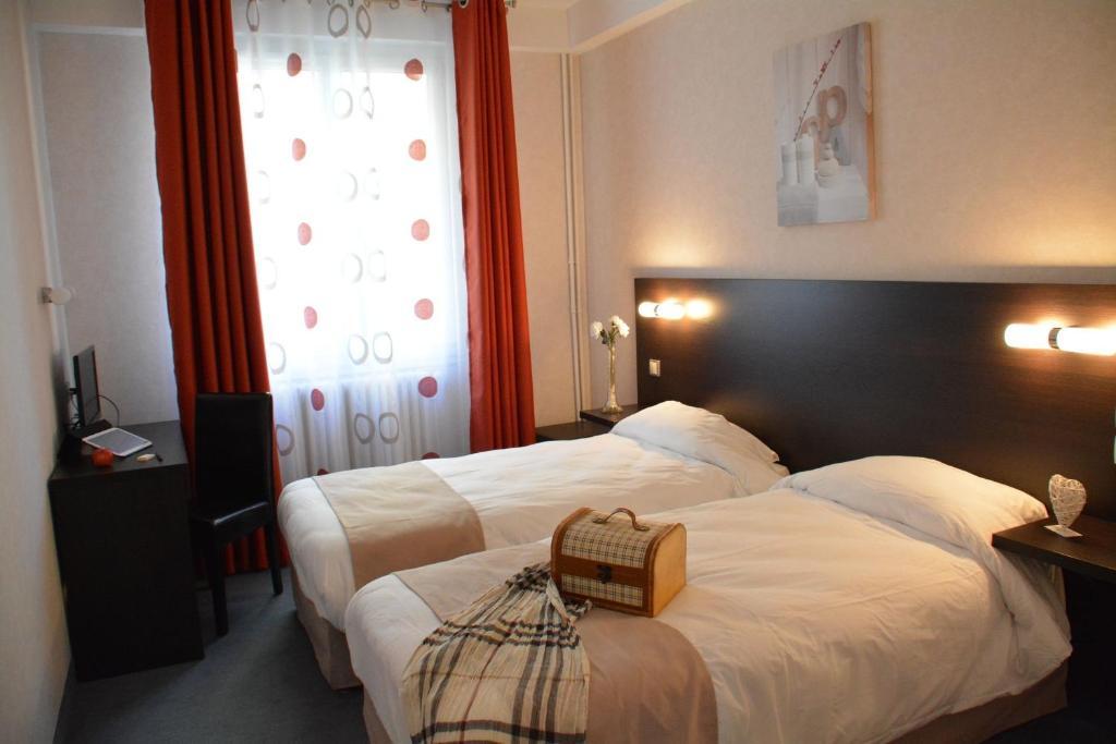 Logis Hotel Restaurant De France Saint-Geniez-dʼOlt Zimmer foto